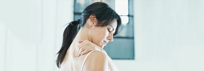 Chiropractic St Paul MN Woman With Shoulder Pain